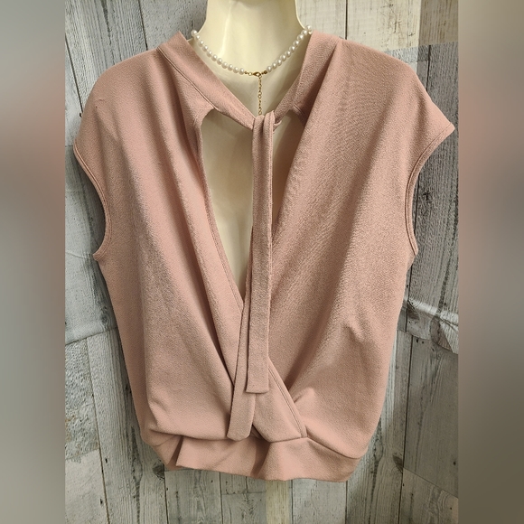 NY&C Sleeveless, Open-Back Top - Picture 4 of 6